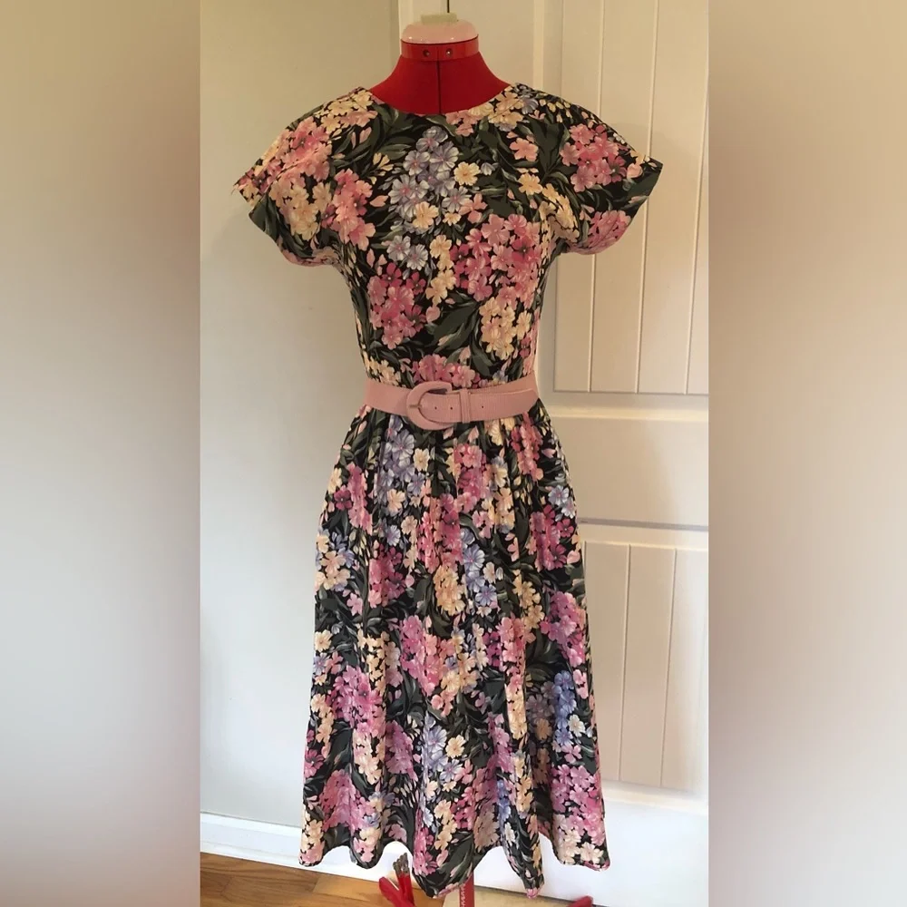 Vintage Floral Midi Length Tea Dress With Pink Belt - Picture 1 of 15
